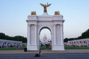 Trump’s arch now comes with snipers
