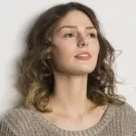Beyond the Jawline: The Ultimate Guide to Defeating “Tech Neck” and Summer Sun Damage This Fall