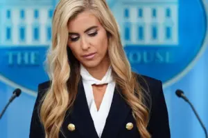 The Press Secretary’s Rocky Debut, A High-Stakes Ambassadorial Exit, and Newsroom Turmoil at CBS: A Comprehensive Media Review